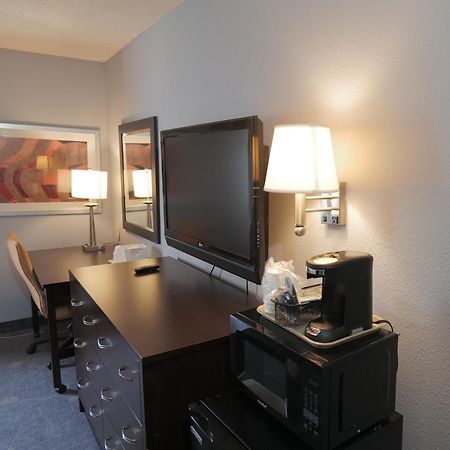 Baymont By Wyndham Flint Airport North Hotel Kültér fotó