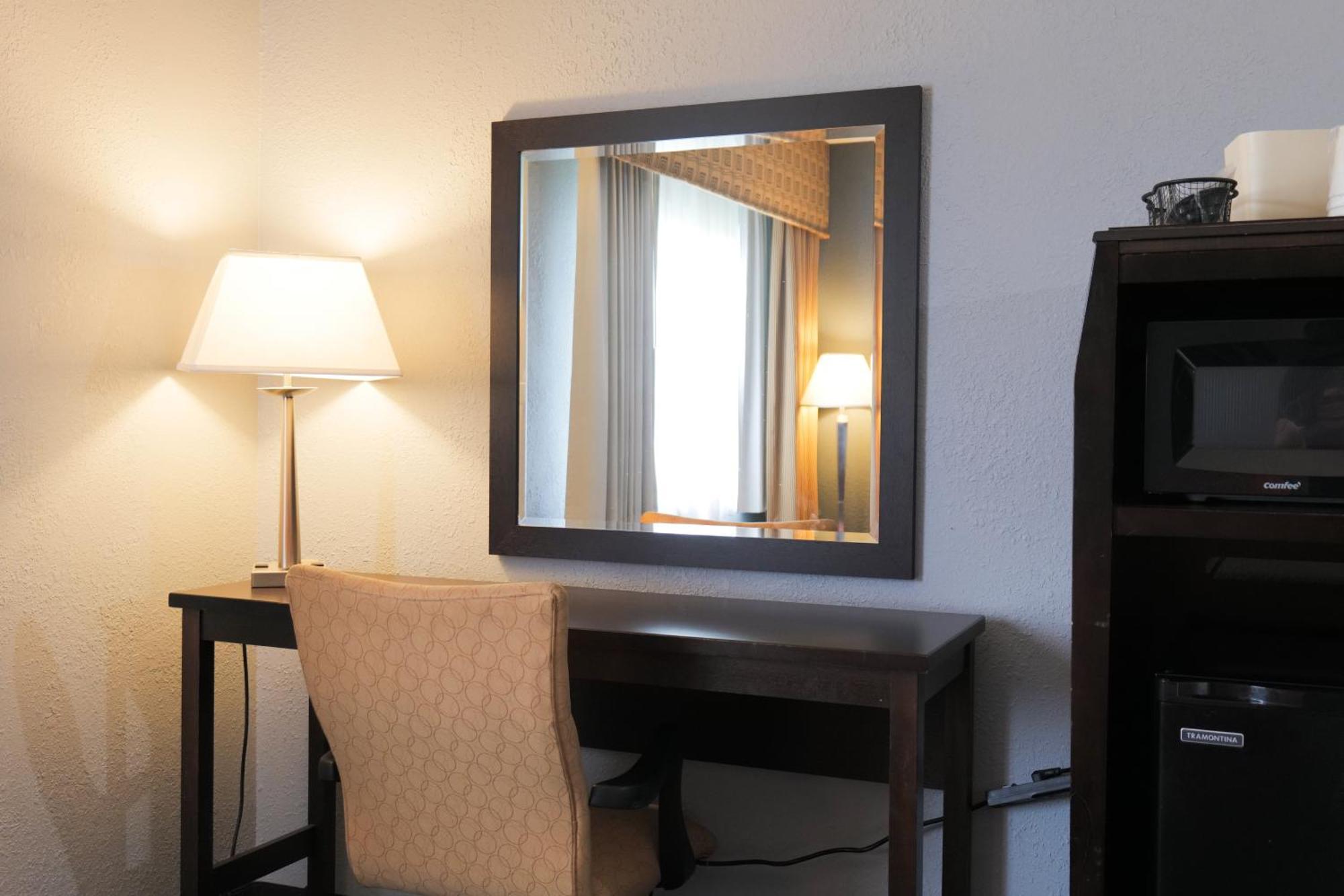 Baymont By Wyndham Flint Airport North Hotel Kültér fotó