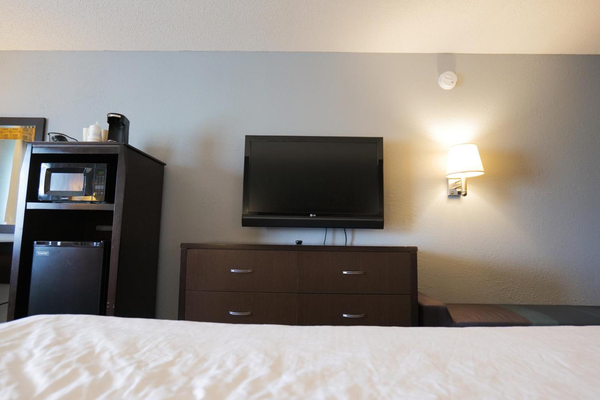 Baymont By Wyndham Flint Airport North Hotel Kültér fotó