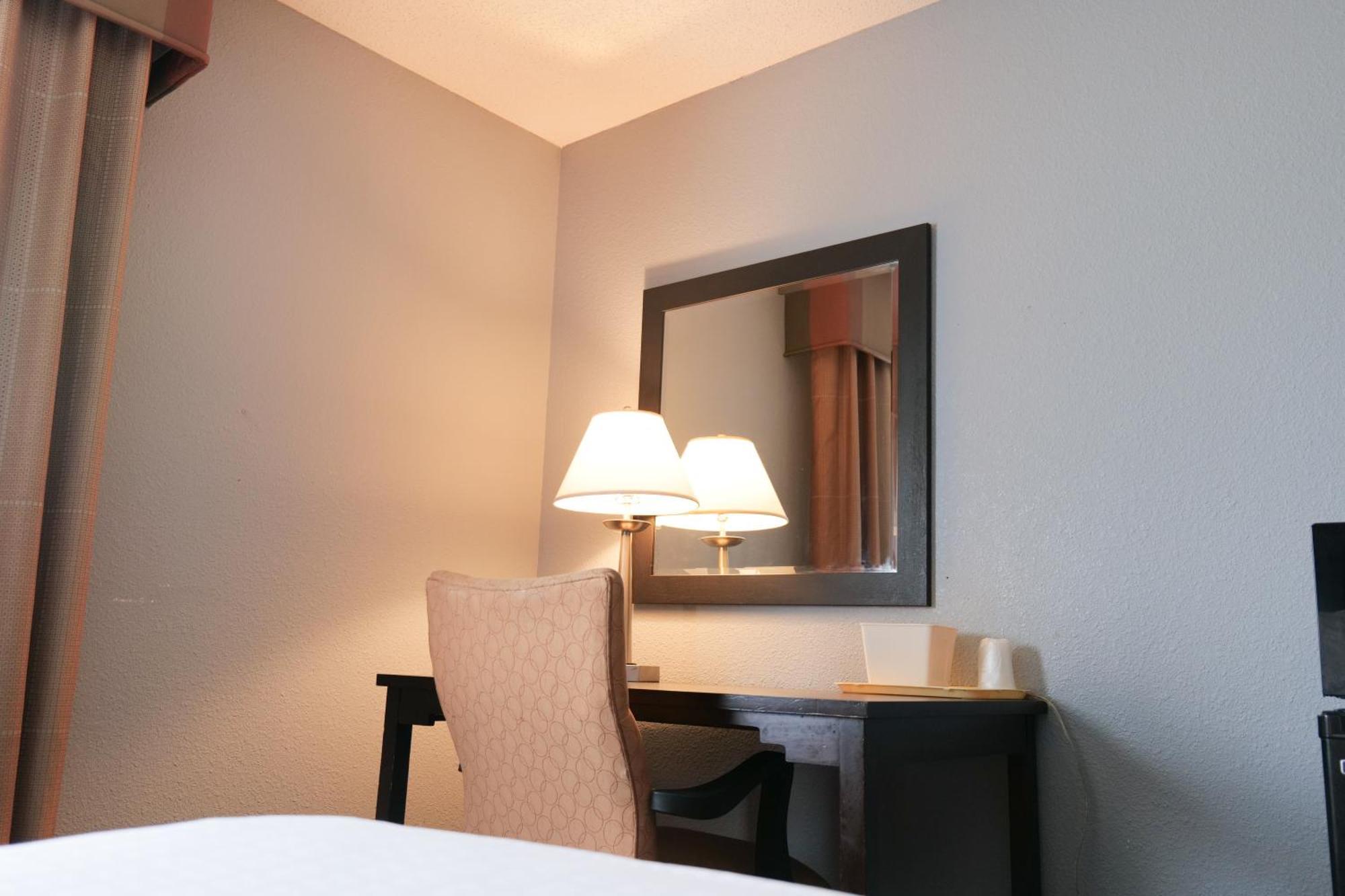 Baymont By Wyndham Flint Airport North Hotel Kültér fotó
