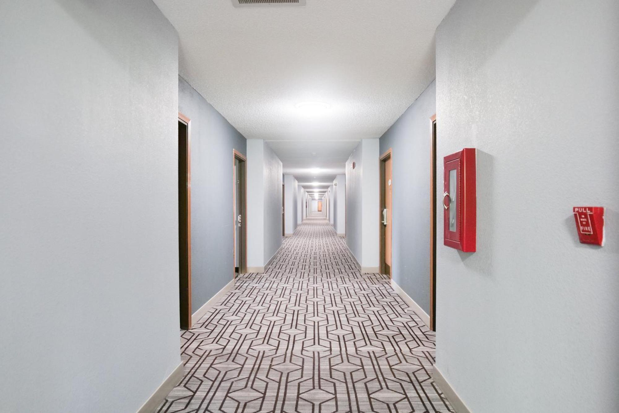 Baymont By Wyndham Flint Airport North Hotel Kültér fotó